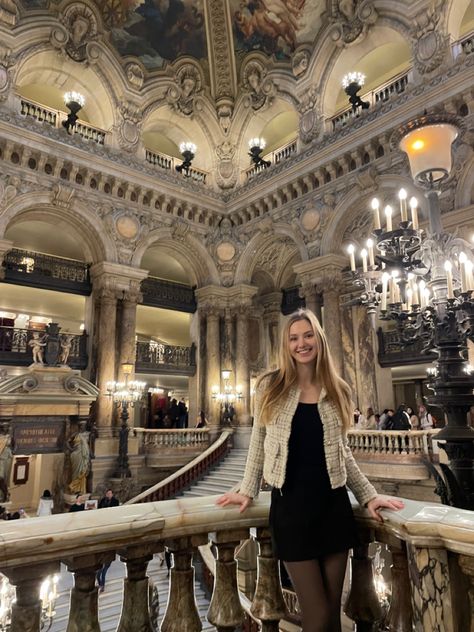 Paris Opera Outfit, Opera Outfit, Opera Aesthetic, Europe Fits, Italian Opera, Board Night, Paris Life, Opera Garnier, Rich Women