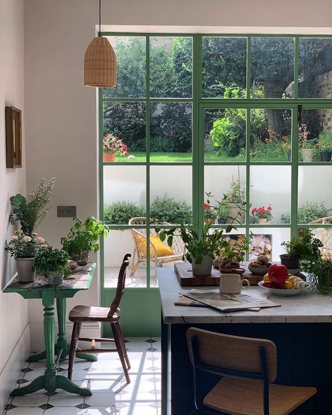 Green Doors, Western Cottage, Green Windows, Victorian Kitchen, Kitchen Glass, Interior Design Website, Extension Ideas, Green Door, English House