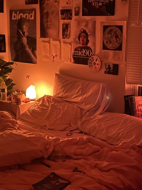 Addison + Core + Aesthetic, Down Town Bedroom Aesthetic, Warm Lit Bedroom, Comfortable Room Aesthetic, Melissacore Aesthetic, Rooms With Tapestries, Addison Core Aesthetic, Downtown Girl Dorm Room, Downtown Aesthetic Bedroom