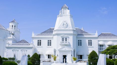 Built over 40 years ago, Trident Castle is one of the few castles located in Jamaica and is one of the Caribbean's largest castles, it's also one of the largest private homes in the Caribbean.

Located in Port Antonio, Portland, Trident stands out as one of the most unique pieces of architecture in the country. The 40,000-square-foot castle offers a stunning view out into the sea as it occupies Pegg Point, at the
#Portland

#Yardhype #Jamaica #Dancehall #Reggae #Caribbean #JA #yaad Trident Castle Jamaica, Dance Hall, Tourist Spots, Photo To Video, Castle Wedding, Tom Cruise, Filming Locations, Stunning View, View Photos