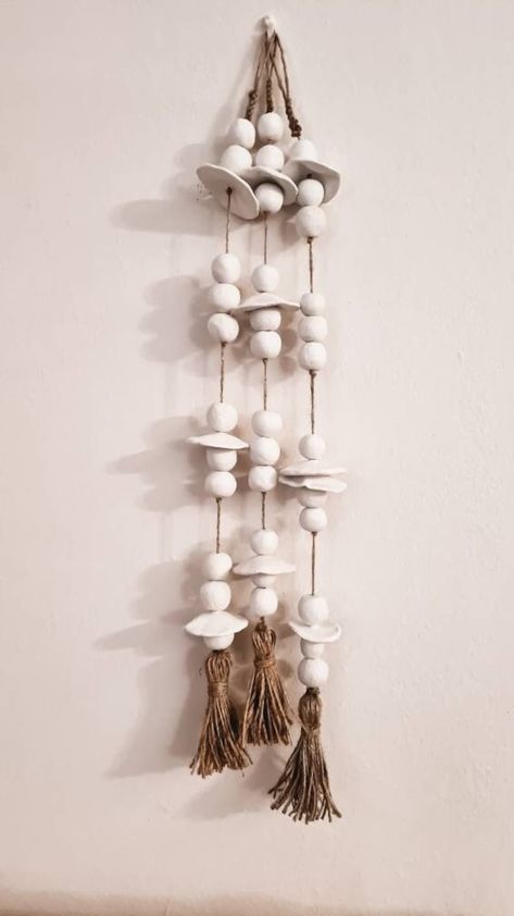 Garland Aesthetic, Clay Wind Chimes, Clay Garland, Garland Centerpiece, Aesthetic Clay, Clay Wall Hanging, Art Coquillage, Beginner Pottery, Small Wall Hangings