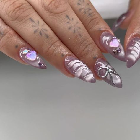 Montreal Nails | Alexia on Instagram: "Listen…this cat eye? It’s too much I can’t 😭😭 And we have the whole mist star gel collection from @icegel_global this one is shade 1512 cocoa! #cateyenails #cateye #icegel #3dnails #gemnails #coolnails #pinterestnails #starnails #bownails #montreal #mtl #montrealnails #mtlnails #montrealnailart #studiolakmtl #amorianails" Gel Cat Eye Nails, Nail Inspo Cat Eye, Heart Cateye Nails, Cat Eye Nails With Stars, Valentines Cats Eye Nails, Cat Eye Nails Heart Design, Heart Cat Eye Nails, 3d Cat Eye Nails, Cat Eye 3d Nails