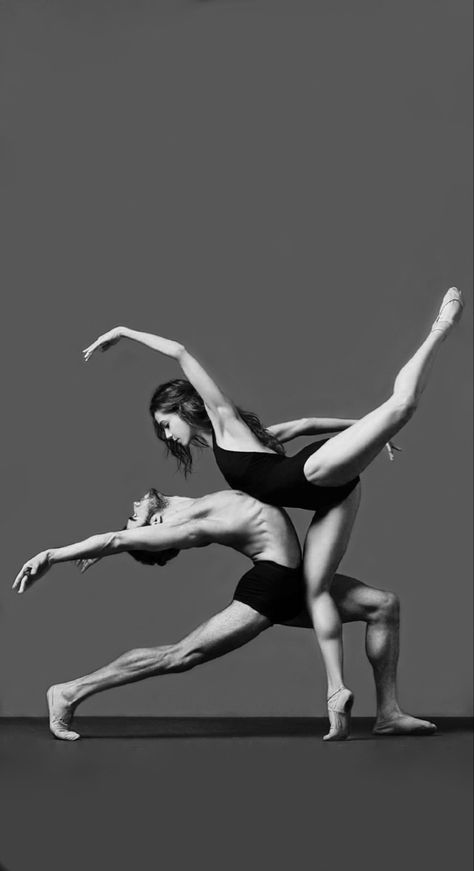 Couple Dance Photography, Dance Duet Poses, Contemporary Dance Photography Poses, Modern Dance Photography, Ballet Couple, Dancing Poses, Shooting Couple, Plant Styling, Ballet Dance Photography