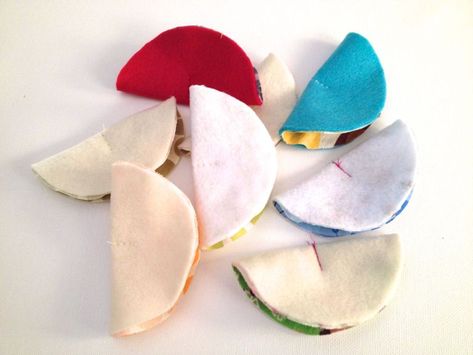 Fortune Cookie Sewing Pattern, Fortune Cookies Diy, Chinese Cookies, Sew Bags, Cookie Craft, Fabric Origami, Quilt Retreat, Fortune Cookies, Sewing Stuffed Animals