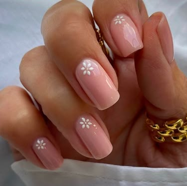 Unghie Sfumate, Floral Nail Designs, Daisy Nails, Simple Gel Nails, Flower Nail Designs, Cute Gel Nails, Summer Vacations, Flower Nail, Holiday Mood