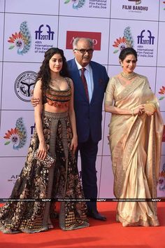 Sridevi, Janhvi, Shah Rukh Khan - Stars Of IFFI Day 1 Fashion Killa Asap Rocky, Style Savvy Fashion Forward, Cropped Hoodie Outfit, Sridevi Kapoor, 50's Fashion, Indian Wedding Gowns, Designer Punjabi Suits, Choli Designs, Saree Blouse Designs Latest