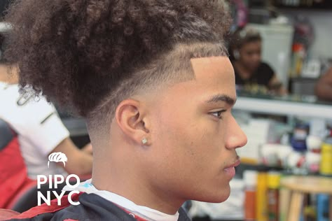 Bronx ny 20 and up Mexican Mohawk Fade, Blowout Fade Curly Hair, Brooklyn Fade Haircut, Blowout Taper Curly Hair, Curly Hair Blowout Taper, Taper Undercut, Tapered Hairline, Stud Haircut, Designs Haircut