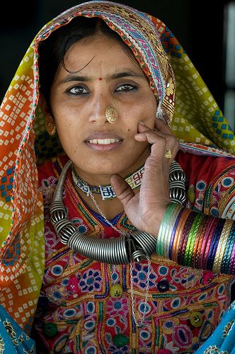 A woman of Kutch in traditional clothes and jewelry, India Colorful Clothing, Goa India, Indian Woman, India And Pakistan, We Are The World, World Cultures, People Of The World, Incredible India, People Around The World