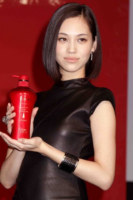 Kiko Mizuhara Bob, Kiko Mizuhara, Fashion Attire, Bob Cut, Muse, Red Carpet, Carpet, Actresses, Makeup