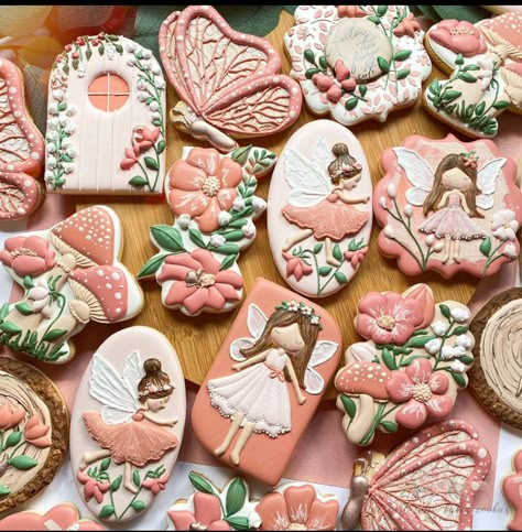 Woodland Fairy Cookies, Enchanted Forest Cookies, Mystical Garden Ideas, Fairy Sugar Cookies, Forest Cookies, Fairy Cookies, Garden Cookies, Mystical Garden, Royal Icing Flowers