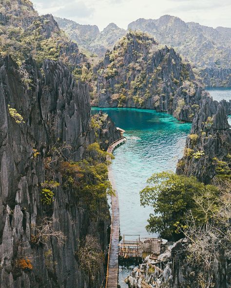 Island Hopping in Coron, Philippines. All the best islands to visit while you are here! #coron #philippines #asia #asiatravel #islandhopping #islandlife #wheretogo Kayangan Lake Philippines, Barracuda Lake Palawan, Kayangan Lake Palawan, Philippine Beach Aesthetic, Philippine Coron, Coron Palawan Photography, Palawan Philippines Aesthetic, Palawan Philippines Photography, Palawan Aesthetic