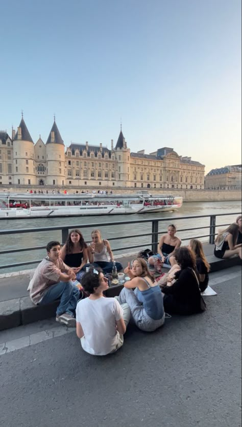 Teenage Travel Aesthetic, France Exchange Student, Paris Student Aesthetic, School Travel Aesthetic, Paris Friends Aesthetic, Paris School Trip, Friend Trip Aesthetic, Paris Teenager, Summer In Paris Aesthetic