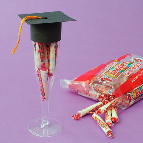 Step by step instructions for creating three easy graduation favors. A materials list photos and downloadable PDF template are included. Teachers Presents, Graduation Party Desserts, Graduation Treats, Diy Graduation Gifts, Graduation Party High, Pre K Graduation, Graduation Party Diy, Graduation Crafts, Law School Graduation