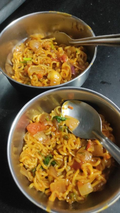 For maggi lovers Maggi Snapchat, Maggi Snap, Indian Fast Food, Foodie Pics, Food Video, Foodie Instagram, Tastemade Recipes, Food Crush, Interesting Food