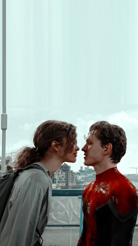 Tom Zendaya Wallpaper, Mj Wallpaper Spiderman, Spiderman Mj Wallpaper, Tom Holland Zendaya Wallpaper, Spiderman Mj Zendaya, Spiderman Couple Wallpaper, Spiderman X Mj, Mj And Spiderman, Tomholland And Zendaya