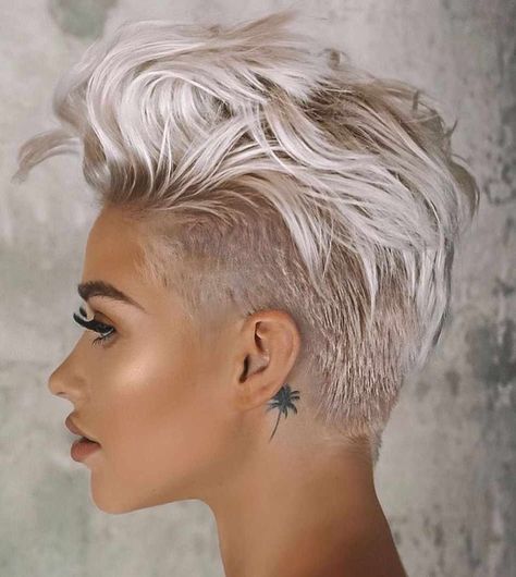 30 Roaring and Attractive Short Hairstyles 2020 - Haircuts & Hairstyles 2020 Haircut Gray Hair, Shaved Pixie, Longer Pixie Haircut, Long Pixie Cuts, Short Hair Undercut, Long Pixie, Pixie Hair, Penteado Cabelo Curto, Short Pixie Haircuts