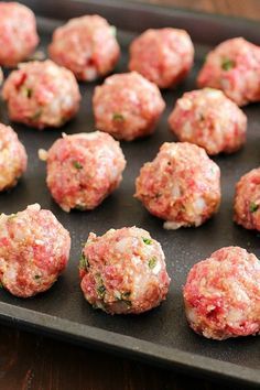 Baked Meatballs that are some of the best ever meatballs in the history of all meatballs! Such a simple and easy meatball recipe. Very tender and flavorful! Perfect to add to spaghetti sauce or any other recipe that requires basic meatballs! Small Meatball Recipe, Plain Meatball Recipes, Best Meat Ball Recipe, Meatballs With Worcestershire Sauce, Small Batch Meatballs, Small Meatballs For Spaghetti, Small Meatballs Appetizers, Best Ever Meatballs, Seasoned Meatballs