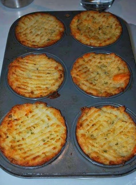 Mash Potatoes, Potato Muffins, Muffin Tin Recipes, Munnar, Think Food, Snacks Für Party, Green Onion, Bacon Cheese, Potato Dishes