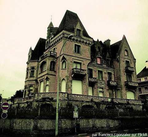 Maison hantée Pretty Houses, Pretty House, France, Architecture, Building