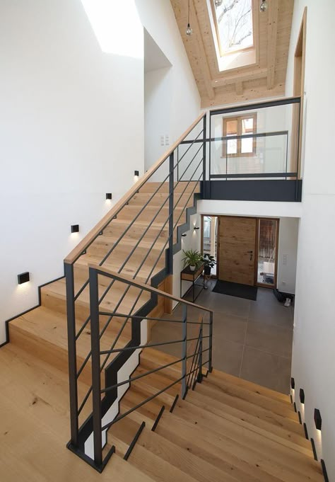 Interior Stair Railing, Staircase Railing Design, Escalier Design, Stairway Design, Stairs Design Modern, Home Stairs, Home Stairs Design, Stair Case, Interior Stairs