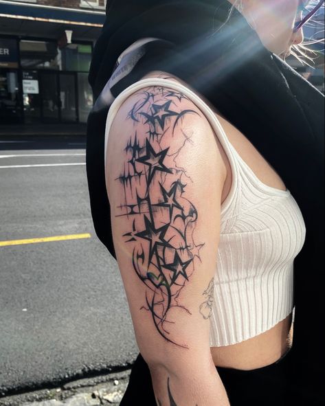 ig: @jenty.tattoo cybersigilism, y2k, tattoos, neotribal, edgy, tattoo ideas, cyberpunk, abstract, arm Edgy Tattoo Ideas, Cyberpunk Abstract, Y2k Tattoos, Edgy Tattoo, Arm Tattoos Drawing, Lower Arm Tattoos, Shoulder Sleeve Tattoos, Cyberpunk Tattoo, Emo Tattoos