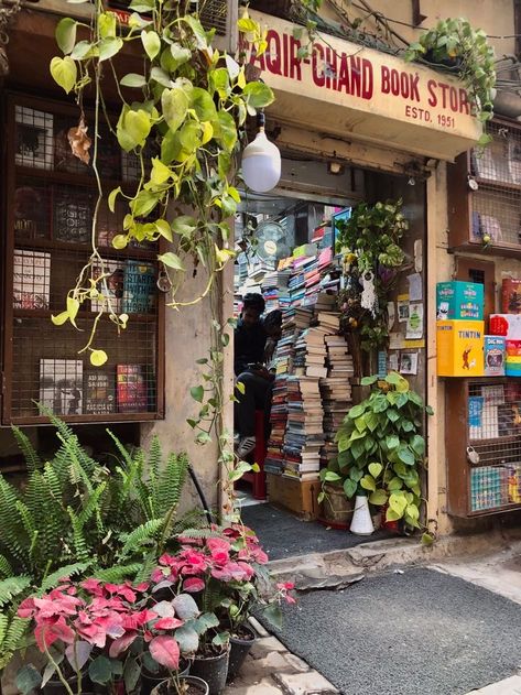 Book Store Astethic, Book Store Photography, Small Book Store Aesthetic, Book Store Owner Aesthetic, Flower And Book Shop, Fakir Chand Book Store, Cute Book Store, Coffee Book Store, Books Store Aesthetic