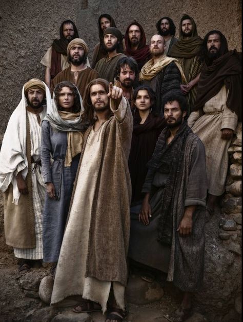 Jesus with Mary and His disciples Twelve Disciples, Biblical Costumes, Roma Downey, Wallpaper Christian, Bible Photos, Bible Artwork, Jesus Our Savior, Jesus Tattoo, Pictures Of Christ