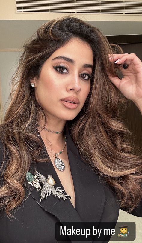 Corrective Makeup, Jhanvi Kapoor, Brown Hair Looks, Disney Hair, Makeup Nails Art, Hair Color Caramel, Curly Wedding Hair, Velvet Dress Designs, Janhvi Kapoor