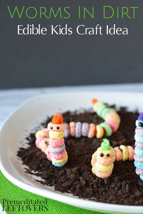 Kids can play with their food and enjoy a fun snack with this Worms in Dirt Edible Craft. It's an easy tutorial that can also be used to teach about worms! Worm Themed Food, Fruit Loops Arts And Crafts, Worm Theme Party, Insect Food Ideas For Kids, Nature Snacks For Kids, Spring Food Crafts For Kids, Kids Food Craft, Easy Food Activities For Kids, Worm Activities For Toddlers