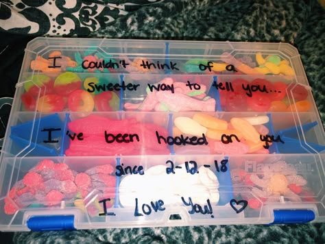 Snackle Box Ideas For Valentines, Country Anniversary Gifts Boyfriends, Fishing Date Ideas, Candy Tackle Box Ideas For Him, Fishing Gift Basket For Boyfriend, Tackle Box Gift Ideas, Candy Fishing Tackle, Candy Tackle Box Ideas, Snackle Box Ideas Fishing