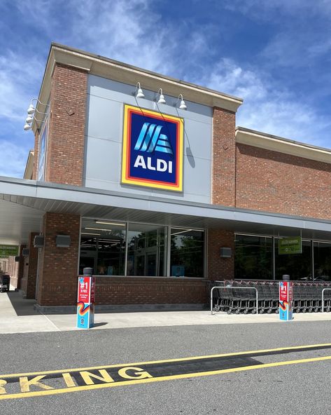 Aldi Aesthetic, Aldi Shopping List Budget, Weight Watcher Aldi Shopping List, Healthy Snacks From Aldi, Aldi Taher, Holiday Donuts, Barista Outfits, Marshmallow Icing, $100 Aldi Shopping List