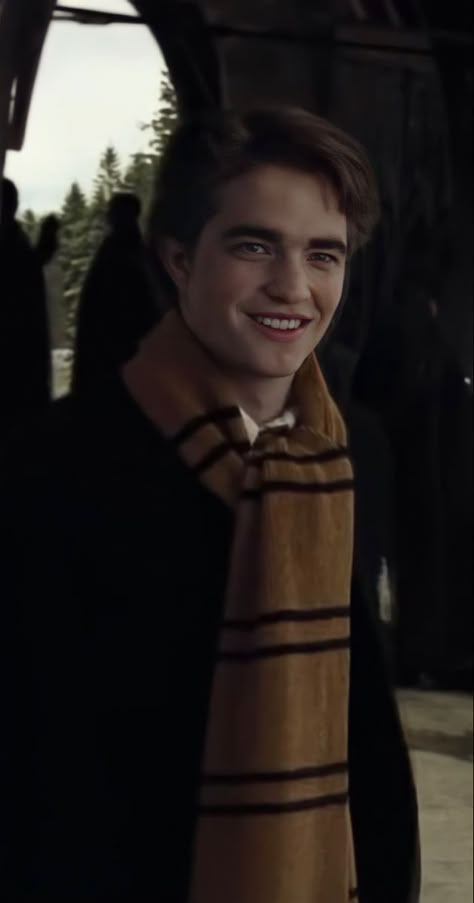 Hogwarts Cedric Diggory, Cedric Diggory Aesthetic Pictures, Hot Cedric Diggory, Cedric Diggory Pictures, Cedric Diggory Lockscreen, Cedric Diggory Wallpaper Aesthetic, Cedric Diggory Hot Pics, Aesthetic Cedric Diggory, Robert Pattinson Cedric Diggory