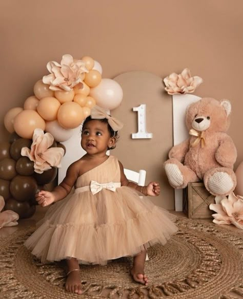 Photoshoot Idea For 1st Birthday, Photoshoot For First Birthday, 1st Birthday Girl Photoshooting Black, Photoshoot For 1 Year Baby, Mommy And Me Photo Shoot 1 Year, 1 Birthday Shoot, Baptism First Birthday Girl, 1st Year Photoshoot Ideas, Birthday Photoshoot For Kids