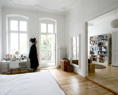 dunno what it is about me and airy white prewar berlin apartments...but i appear to love them. Berlin House, Cozy Bedroom Lighting, Berlin Apartment, Bedroom Decorating Ideas, Bedroom Decorating, Dream Apartment, Apartment Inspiration, House Tour, Minimalist Bedroom