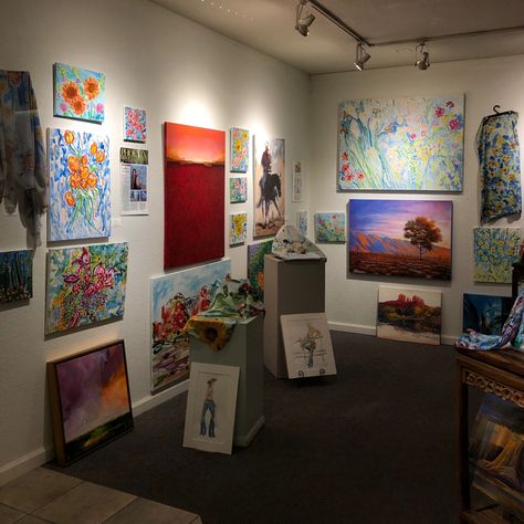 Small Town Art Gallery, Independent Art Gallery, Art Show Gallery, Artist Gallery Aesthetic, Small Art Gallery Aesthetic, Local Art Gallery, Pop Up Art Gallery Ideas, Gallerist Aesthetic, Art Shop Aesthetic