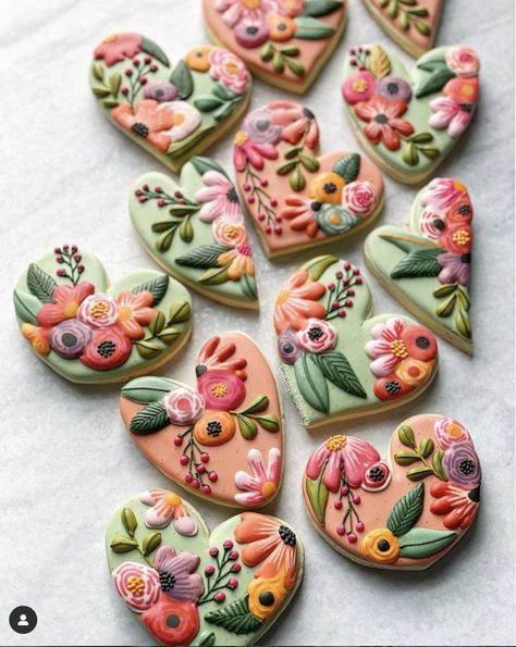 Spring Sugar Cookies, Spring Flower Cookies, Sugar Cookies Royal Icing, Valentine Cookies Decorated, Cookies Royal Icing, Flower Sugar Cookies, Sugar Mama, Royal Icing Flowers, Cookie Decoration