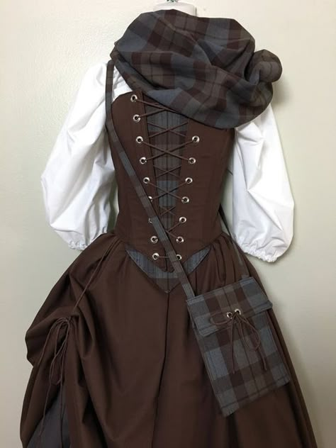 Scottish Dress, Fair Outfits, Medieval Clothes, Ren Fest, Old Fashion Dresses, Ren Fair, Fantasy Outfits, Medieval Clothing, Medieval Dress