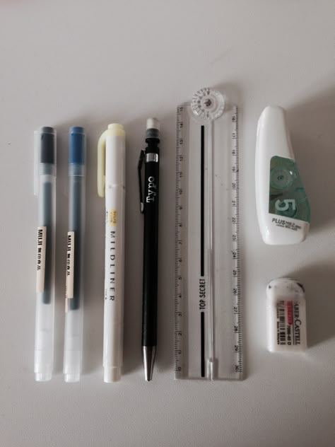 Studying Essentials, Muji Pens, Studying Stationary, Pretty School Supplies, Stationery Obsession, Study Essentials, School Bag Essentials, Cute School Stationary, Kawaii School Supplies