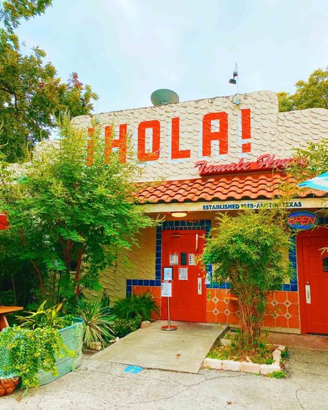 The Best Tex Mex Restaurants in Austin - So Much Life Pitcher Of Margaritas, Salsa Bar, Taco Wraps, Austin Restaurants, Taco Restaurant, Beef Fajitas, Austin Food, Twinkly Lights, Taco Bar