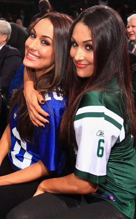 Sporty diva twins outside the ring Brie Bella Wwe, Bella Sisters, Wwe Total Divas, Nikki Bella Photos, The Bella Twins, Nikki And Brie Bella, Wwe Women, Wrestling Stars, Daniel Bryan