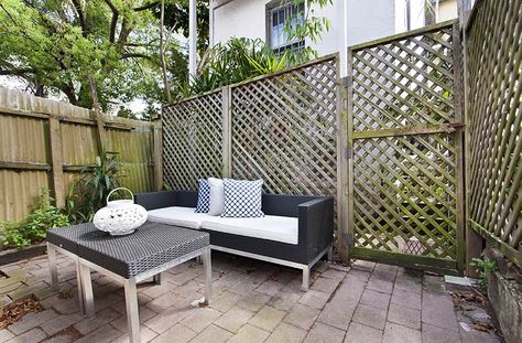 not need staining and sealing, but requires a little upkeep in order to preserve its good condition. Lattice Decor Ideas, Fence Design Ideas, Wood Lattice, Flagstone Path, Wood Fence Design, Lattice Fence, Cozy Backyard, Cozy Patio, Privacy Screen Outdoor