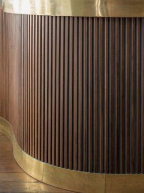 Wood Reception Desk Design, Bar Counter Design Restaurant Modern, Art Deco Wall Panelling, Lodge Reception, Oak Restaurant, Wood Reception Desk, Recycled Decor, Bar Counter Design, Deco Bar