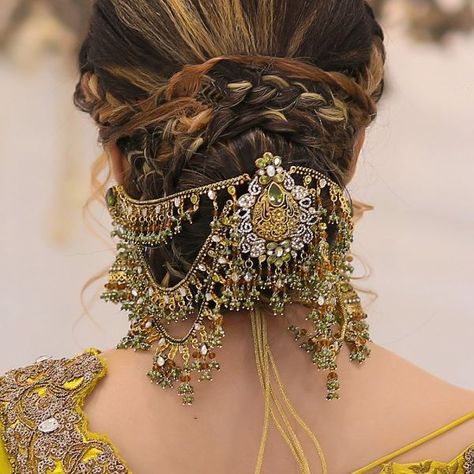 Kaan Chain, Jewelry Room, Indian Accessories, Bengali Bride, Beautiful Pakistani Dresses, Artificial Jewellery, Aesthetic Hair, Gold Jewelry Fashion, Dress Design