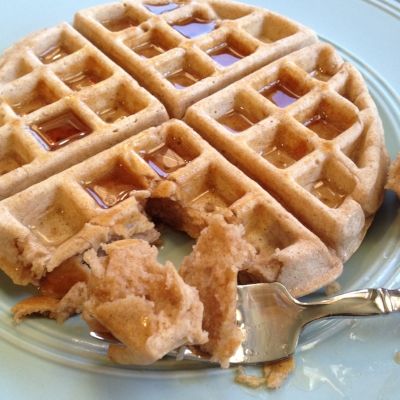 Breakfast doesn't have to be boring. Spice things up with this simple protein packed Peanut Butter Protein Waffles recipe you can whip up in a flash. Pfc Meals, High Protine, 30 G Protein, Waffles Healthy, Peanut Butter Powder Recipes, Pb2 Recipes, Waffle Iron Recipes, Protein Waffles, Waffles Recipe