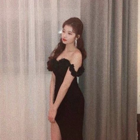 Sana Dress, Legendary Photos, Legendary Pictures, High Definition Pictures, Sana Minatozaki, Minatozaki Sana, Twice Sana, Aesthetic Pictures, Pretty People