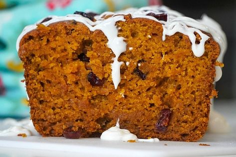 Best pumpkin cranberry bread that is incredibly moist. Serve as a Fall breakfast or dessert with a light glaze or frosting on top. #pumpkincranberrybread #pumpkinbread #moistpumpkinbread Jelly Meatball Recipe, Pumpkin Monkey Bread, Meatball Appetizer, Pumpkin Cranberry Bread, Cranberry Bread Recipes, Best Christmas Appetizers, Bbq Sauce Ingredients, Cranberry Meatballs, Sweet And Sour Sauces