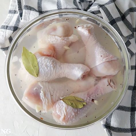 This chicken brine recipe is your secret weapon to achieving the most tender, juicy roast chicken you've ever tasted. Vinegar Brine For Chicken, Chicken Brine Recipe For Frying, Chicken Brine Recipe Easy, Brine For Chicken Drumsticks, Chicken Leg Brine, Brine For Chicken Thighs, Chicken Brine Recipe Ovens, Chicken Wing Brine Recipes, Buttermilk Brine For Chicken