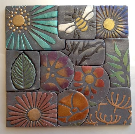 Pinching Ceramics Clay Projects, Clay Tiles Designs Easy, Clay Wall Tiles, Clay Tiles Designs, Clay Tile Art, Ceramic Tile Art, Pottery Tiles, Artistic Tile, Sculpture Art Clay