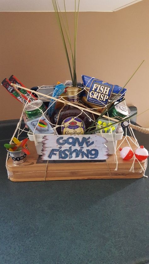 Fishing Candy Tackle Box Gift Ideas, Gone Fishing Gift Basket Ideas, Gifts For Boyfriend Who Loves Fishing, Fishing Themed Gifts For Boyfriend, Fish Gift Ideas For Boyfriend, Fisherman Basket Gift Ideas, Cute Fishing Gifts For Boyfriend, Fishing Birthday Gifts For Men, Birthday Gifts For Boyfriend Fishing