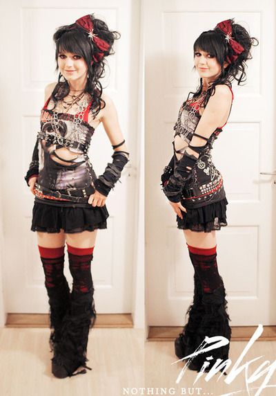 Pinky Sevinsin Scene Inspired Outfits, 2010s Tumblr Fashion, Modern Scene Fashion, Rokku Gyaru Outfits, Goth Gyaru, Goshikku Gyaru, Rokku Gyaru, Punk Cosplay, Goth Clothing